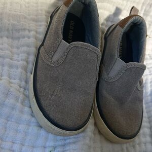 Kids old navy slip ons size 6